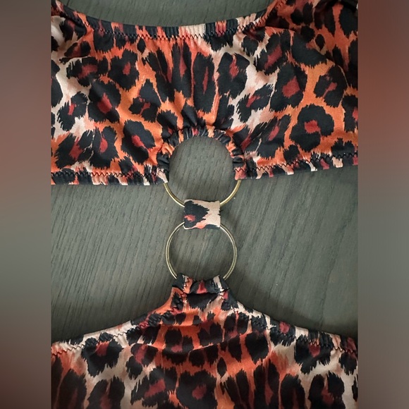 Topshop - Red and Black Leopard print Cutout Swimsuit - size 4 US - Picture 4 of 6
